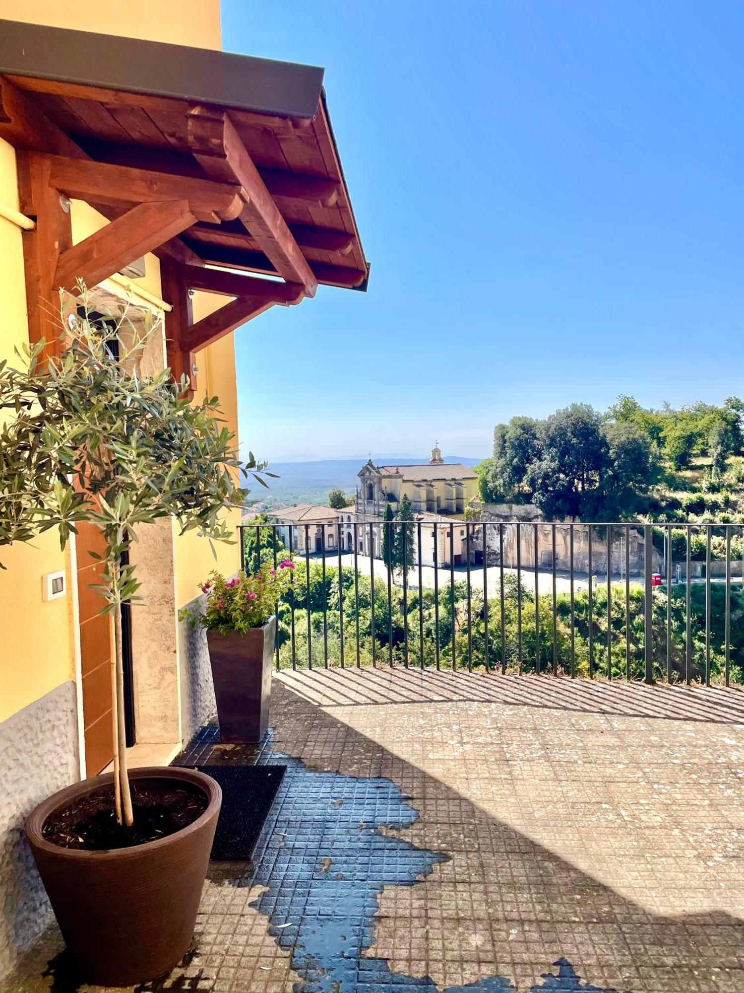 Casa Checca Appartamenti Per Vacanze Caprarola Eksteriør billede